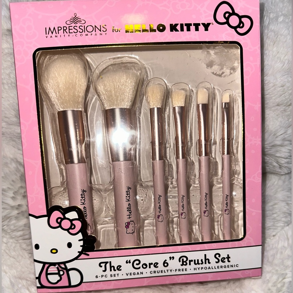 Hello kitty makeup brushes